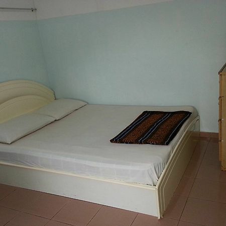 Et Budget Guest House Batu Ferringhi Exterior foto